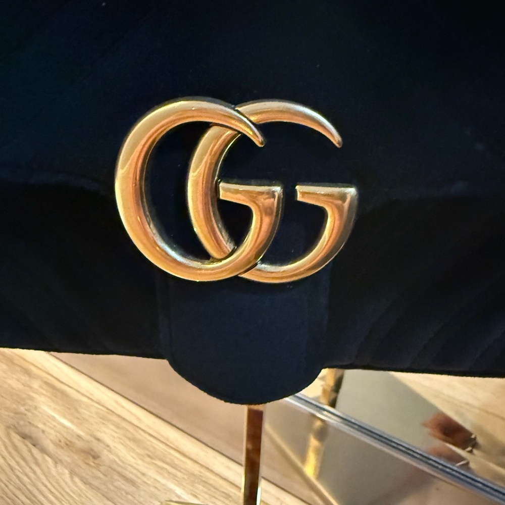 Gucci Marmont Black Velvet Shoulder Bag with Gold Accents - Picture 8 of 14